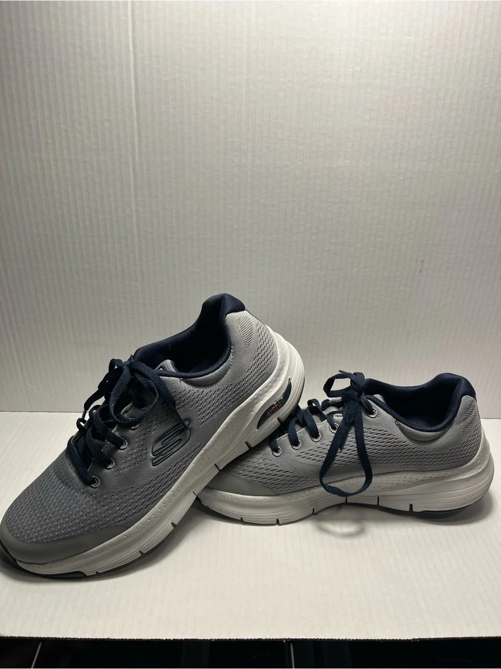 Skechers Arch Fit Sneakers 8.5 Grey Air Cooled Men's